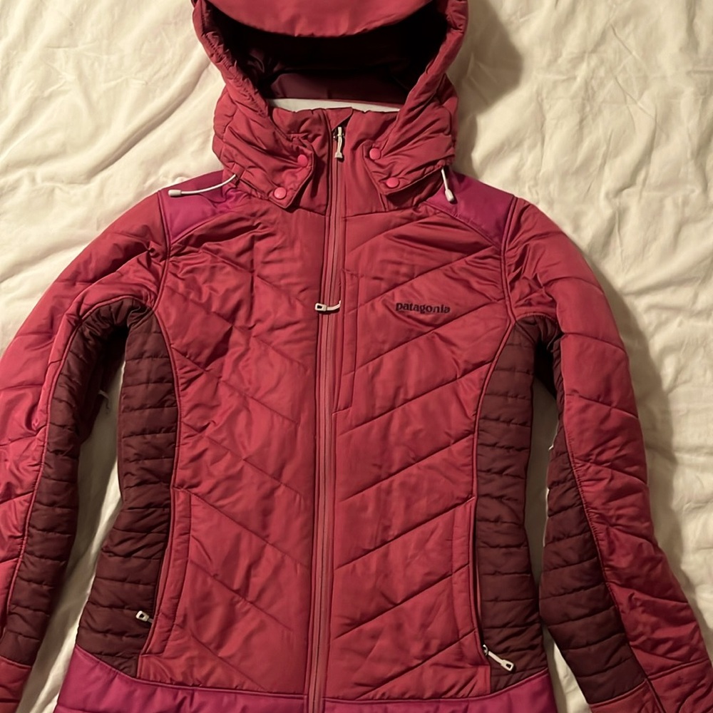 Patagonia women’s jacket . Size XS. Color fuchsia purple and brown on sleeves
